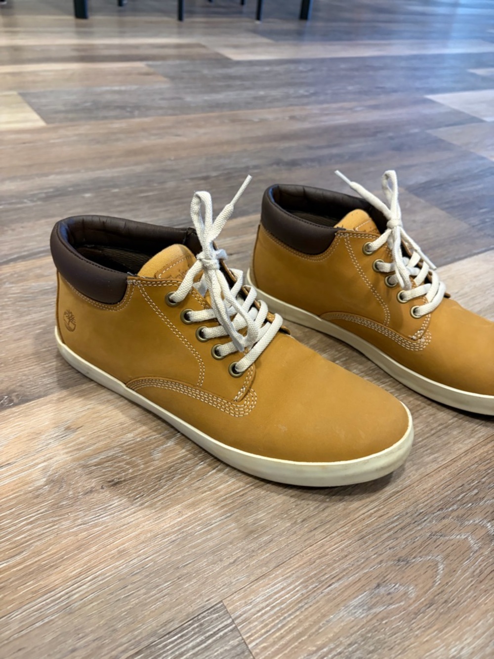 Timberland Wheat Lace-Up Leather Boots with Brown Collar